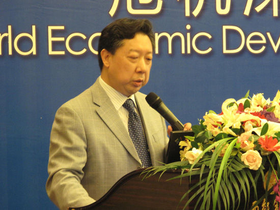 由复旦大学主办、韩国高等教育财团赞助的“上海论坛”2012年5月26日-28日在上海召开。图为韦德1946体育官方入口教授张礼卿演讲。